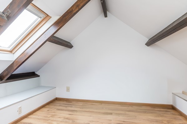 Foto - Te koop: Instapklare, monumentale woning met ruime woonkamer, tuinkamer en echte Amerikaanse veranda op een ruim perceel in Landgraaf.